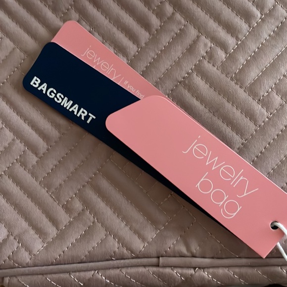 *NWOT* BAGSMART Jewelry Travel Organizer (medium, pink) - Picture 9 of 9